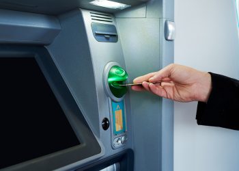 Τράπεζες: Στις προμήθειες μεταφέρεται η «μάχη» των εσόδων