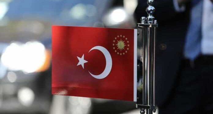 Βουτιά της τουρκικής λίρας μετά τη σύλληψη του δημάρχου της Κωνσταντινούπολης