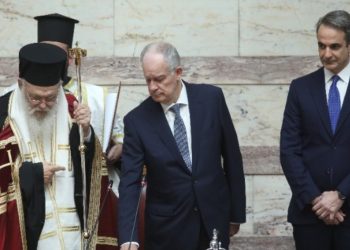 Κωνσταντίνος Τασούλας: Τα 34 λεπτά της ορκωμοσίας του νέου Προέδρου της Δημοκρατίας – Χειροκροτήματα, πηγαδάκια κι απουσίες