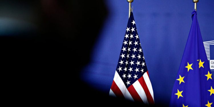 Κορυφώνεται ο εμπορικός πόλεμος: Την Τετάρτη η ανακοίνωση των «ανταποδοτικών» δασμών από τις ΗΠΑ – Πώς θα απαντήσει η Ευρώπη