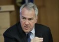 Απέσυρε την διάταξη για την παράταση αδειών διαμονής νέου τύπου σε μετανάστες, ο Βορίδης