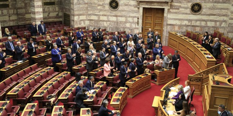 Απορρίφθηκε η πρόταση δυσπιστίας κατά της κυβέρνησης – Καταψηφίστηκε από 157 βουλευτές