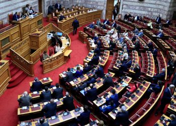 Αμφισβήτηση από τον Σαμαρά και παζάρι με την αναθεώρηση στη Βουλή