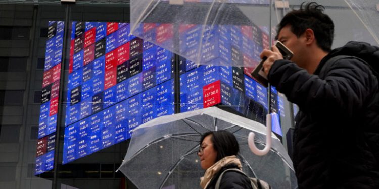 Πτώση στις χρηματαγορές της Ασίας μετά τη βουτιά των δεικτών στη Wall Street – Οι επενδυτές στρέφονται στον χρυσό