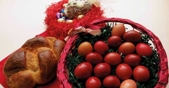 Έθιμα της Κυριακής του Πάσχα σε όλη τη χώρα