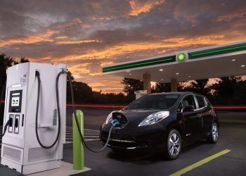 Οι περισσότερες χώρες της ΕΕ έχουν μείνει πίσω στις υποδομές φόρτισης ηλεκτρικών αυτοκινήτων