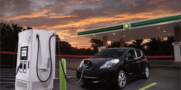 Οι περισσότερες χώρες της ΕΕ έχουν μείνει πίσω στις υποδομές φόρτισης ηλεκτρικών αυτοκινήτων