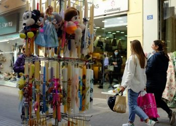 Σε ρυθμούς εορταστικού ωραρίου η αγορά – Πώς λειτουργούν τα καταστήματα μέχρι και το Μεγάλο Σάββατο