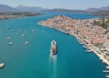 Πασχαλινή απόδραση: Γνωρίστε τα νησιά μια ανάσα από την Αθήνα