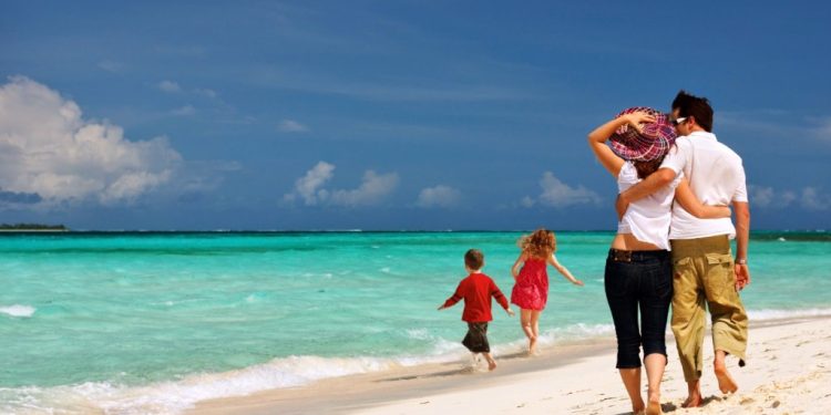 Ο Ελληνικός τουρισμός ξεκίνησε με θετικό πρόσημο το 2025, αλλά με στατιστική αβεβαιότητα στον οδικό τουρισμό