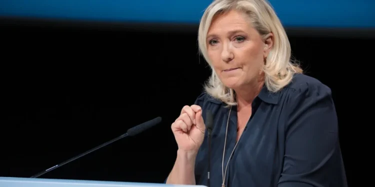 Μαρίν Λεπέν: Για πολιτικά υποκινούμενη απόφαση κάνει λόγο η ηγέτιδα του  «Εθνικόυ Συναγερμού»