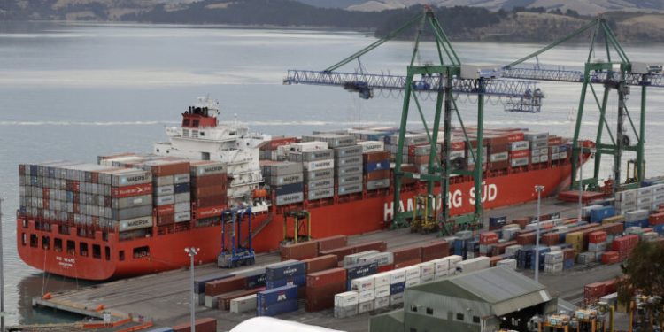 Βρετανία: 23 δισεκ. ευρώ για τη χρηματοδοτική στήριξη εξαγωγικών επιχειρήσεων εν μέσω ανησυχίας για τους αμερικανικούς δασμούς