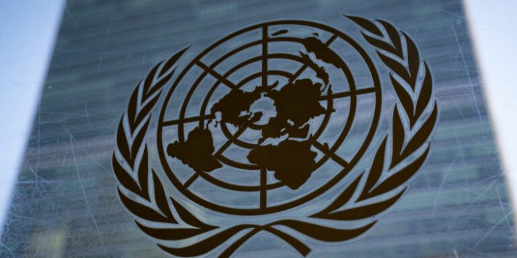 OHE: Θανατική ποινή για εκατομμύρια ανθρώπους οι νέες περικοπές της χρηματοδότησης των ΗΠΑ