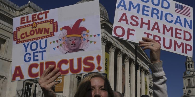 ΗΠΑ: Χιλιάδες Αμερικανοί διαδηλώνουν κατά των πολιτικών του Τραμπ και του Μασκ