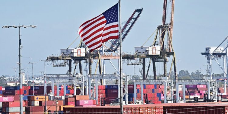 Καθηγητής Οικονομικών: Δεν είναι παράλογοι οι δασμοί Τραμπ σε σχέση με τους υφιστάμενους ευρωπαϊκούς στα αμερικανικά αυτοκίνητα