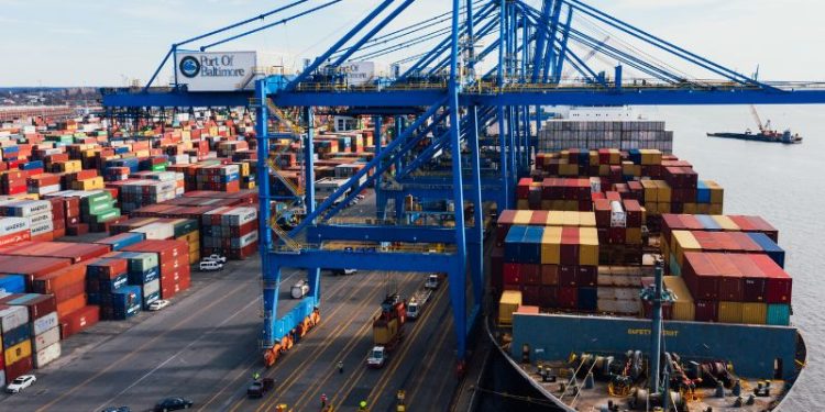 Ανακοίνωση νέων δασμών από τον Τραμπ – Ανησυχία για το παγκόσμιο εμπόριο