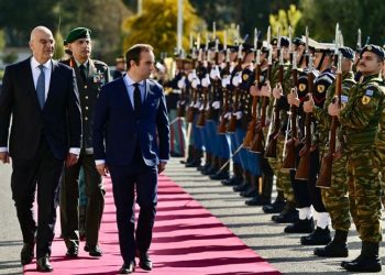 Ο Δένδιας με τον Γάλλο υπουργό Άμυνας υπέγραψαν σύμβαση για 16 πυραύλους Exocet