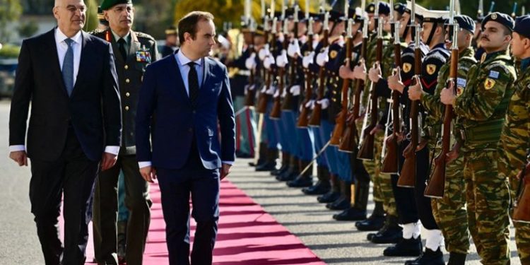 Ο Δένδιας με τον Γάλλο υπουργό Άμυνας υπέγραψαν σύμβαση για 16 πυραύλους Exocet