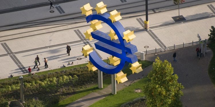 Στο επίκεντρο της ΕΚΤ ο εμπορικός πόλεμος: Αναμένονται νέες μειώσεις επιτοκίων