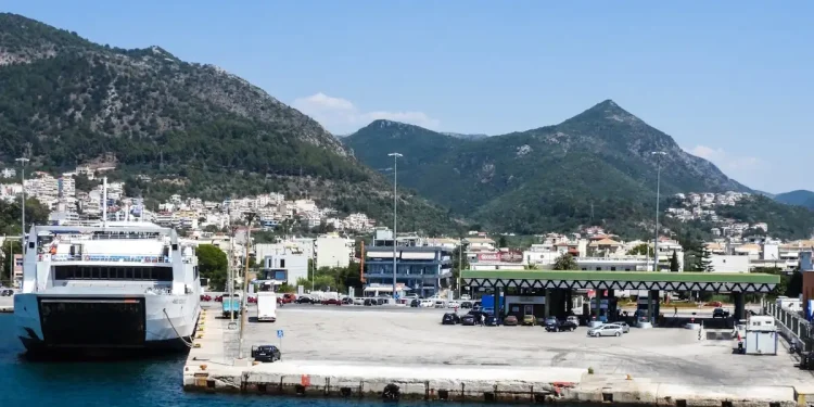 Σοκ στην Ηγουμενίτσα: Γάλλος επιβάτης επιτέθηκε σε 16χρονη μαθήτρια εν πλω – Συνελήφθη ο δράστης