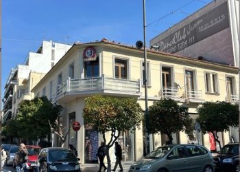 Στο σφυρί διατηρητέο κτίριο στην Καλλιθέα με Mikel και Lynne
