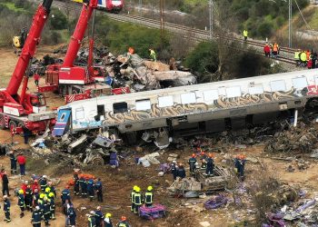 Δικογραφία για τα Τέμπη με αναφορές σε Καραμανλή – Σπίρτζη έφτασε στη Βουλή – Νέα πολιτική κόντρα