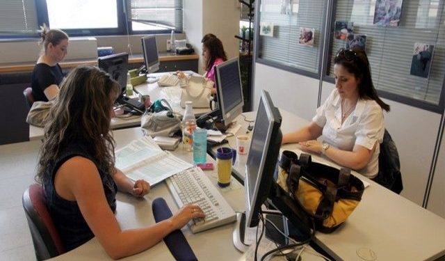 Ποιοι χάνουν και ποιοι κερδίζουν με την αύξηση του μισθού στα 880 ευρώ