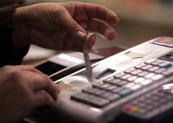 ΦΠΑ με τον μήνα – Τι ισχύει για τις νέες επιχειρήσεις – Τι θα γίνει με τις παλαιότερες