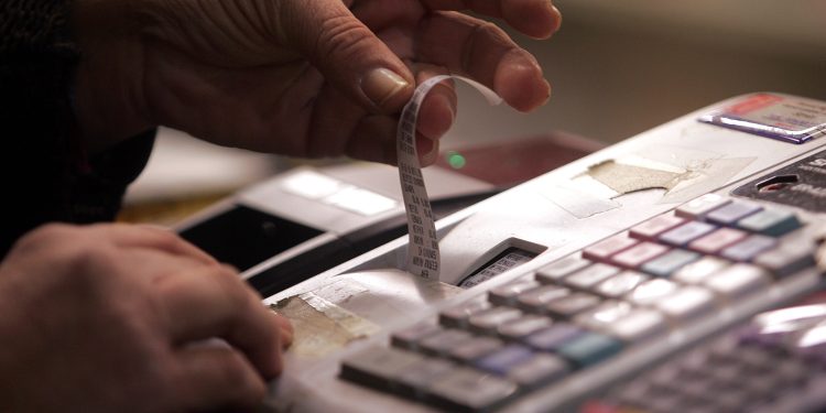 ΦΠΑ με τον μήνα – Τι ισχύει για τις νέες επιχειρήσεις – Τι θα γίνει με τις παλαιότερες