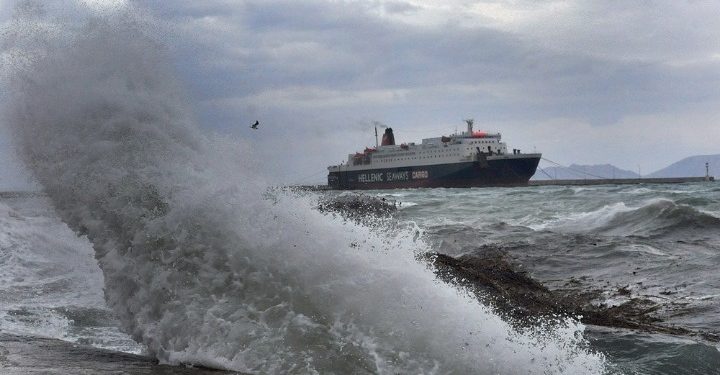 Απαγορευτικό απόπλου από Πειραιά, Ραφήνα και Λαύριο – Ποια δρομολόγια ακυρώθηκαν
