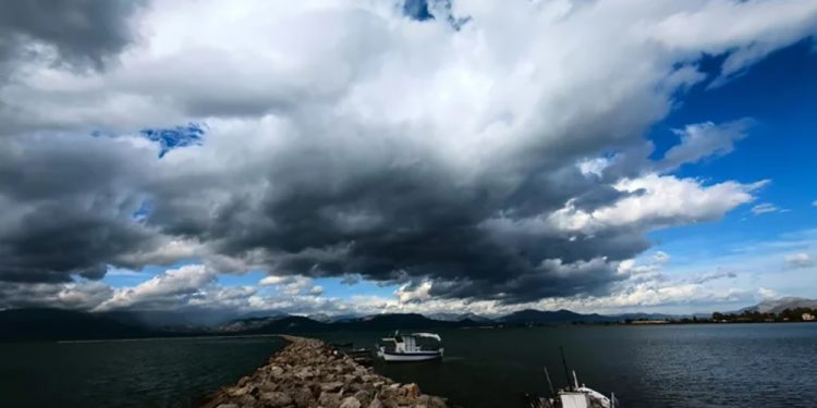 Χειμωνιάτικο σκηνικό στην Ελλάδα: Χιόνια, βροχές και κατακόρυφη πτώση της θερμοκρασίας