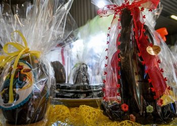 Πρεμιέρα σήμερα για το «Καλάθι του Πάσχα» – Σε πασχαλινούς ρυθμούς η αγορά