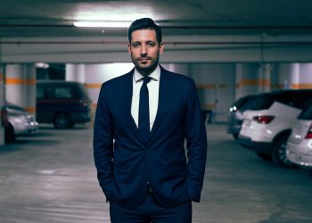 Ομολογία Κυρανάκη για απασχόληση στην Blue Skies ενόσω ήταν στέλεχος της ΝΔ – Το Βιογραφικό και οι σκιές