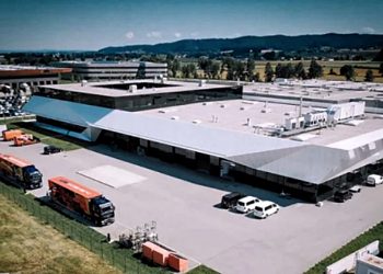 Στο χείλος του γκρεμού η KTM: Διακόπτει την παραγωγή εν μέσω πρωτοφανούς κρίσης χρέους