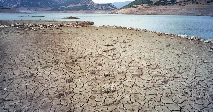 Συναγερμός στην Αττική: Μειώνονται δραματικά τα αποθέματα νερού – Στο τραπέζι περιοριστικά μέτρα