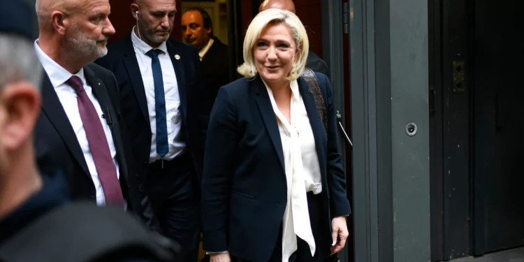 Γαλλία: Συγκέντρωση υποστήριξης στη Μαρίν Λεπέν οργανώνεται στο Παρίσι σε κλίμα πολιτικής έντασης