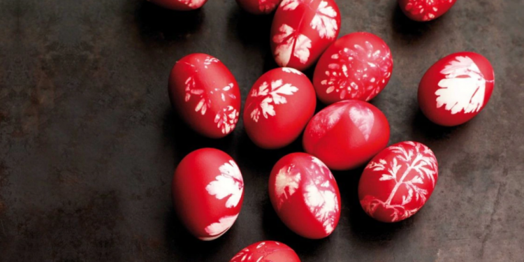 Μυρωδιές και Έθιμα της Μεγάλης Πέμπτης: Ένα ταξίδι στην πασχαλινή Ελλάδα