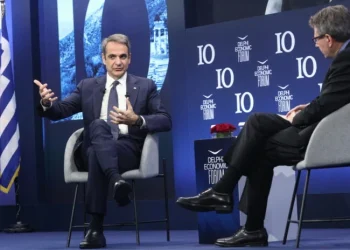 Μητσοτάκης και η στρατηγική προσέγγιση στην Ουάσινγκτον: Από το Breitbart στην «ανάσα» των δασμών