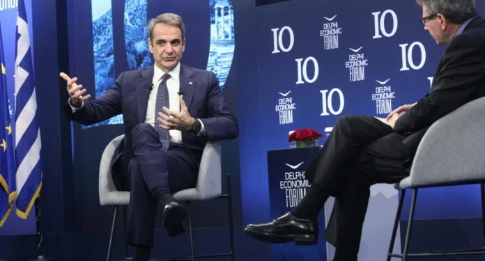 Μητσοτάκης και η στρατηγική προσέγγιση στην Ουάσινγκτον: Από το Breitbart στην «ανάσα» των δασμών