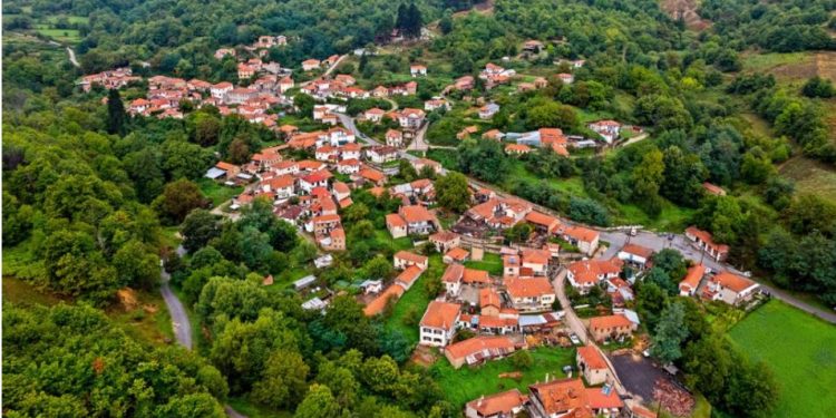 Νέο Προεδρικό Διάταγμα συρρικνώνει τους οικισμούς: Χιλιάδες ιδιοκτησίες απαξιώνονται έως 90%