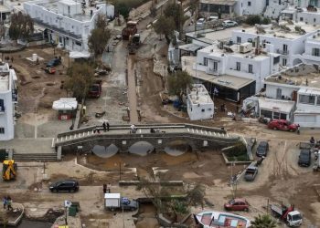 Κακοκαιρία – Πάρος: Αγώνας δρόμου για να αποκατασταθούν οι ζημιές στη Νάουσα ενόψει Πάσχα