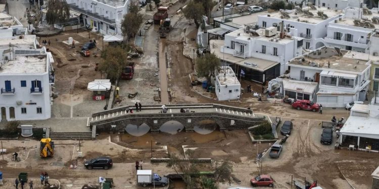 Κακοκαιρία – Πάρος: Αγώνας δρόμου για να αποκατασταθούν οι ζημιές στη Νάουσα ενόψει Πάσχα