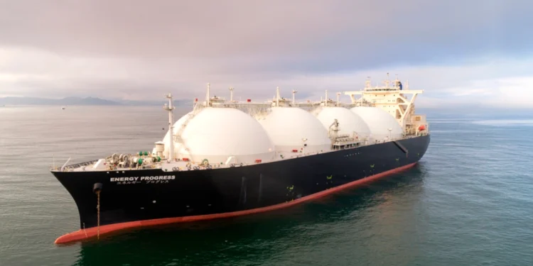 Politico: Το σχέδιο της ΕΕ να αξιοποιήσει το πάγωμα των δασμών Τραμπ για να προμηθευτεί LNG