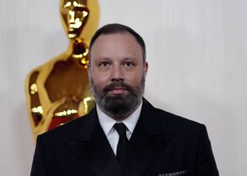 Ο Γιώργος Λάνθιμος αντεπιτίθεται για το «Όχι» της Ακρόπολης