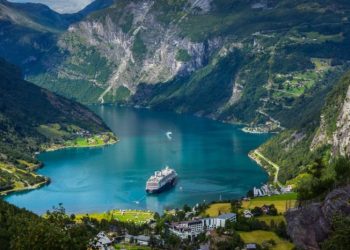 «Cool» διακοπές: Οι ταξιδιώτες αποφεύγουν τη ζέστη της νότιας Ευρώπης για τη δροσιά του βορρά