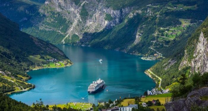 «Cool» διακοπές: Οι ταξιδιώτες αποφεύγουν τη ζέστη της νότιας Ευρώπης για τη δροσιά του βορρά