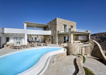 Ξένοι αγοραστές στρέφονται σε εξοχικές κατοικίες στην Ελλάδα – Σημαντική άνοδος επενδύσεων