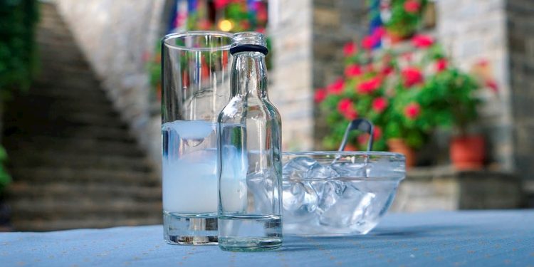 Το ούζο «πρωταθλητής» στις εξαγωγές – Πάνω από 100 εκατ. ευρώ τα ελληνικά αποστάγματα το 2024