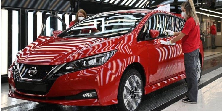 Nissan: Μαζικές περικοπές και κλείσιμο εργοστασίων μετά από ιστορικές ζημιές
