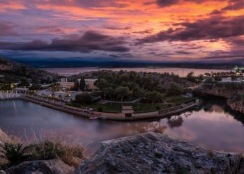 Μάχη κορυφής για την Ακτή Βουλιαγμένης – Οι ισχυροί παίκτες και το νέο στοίχημα της παραλιακής